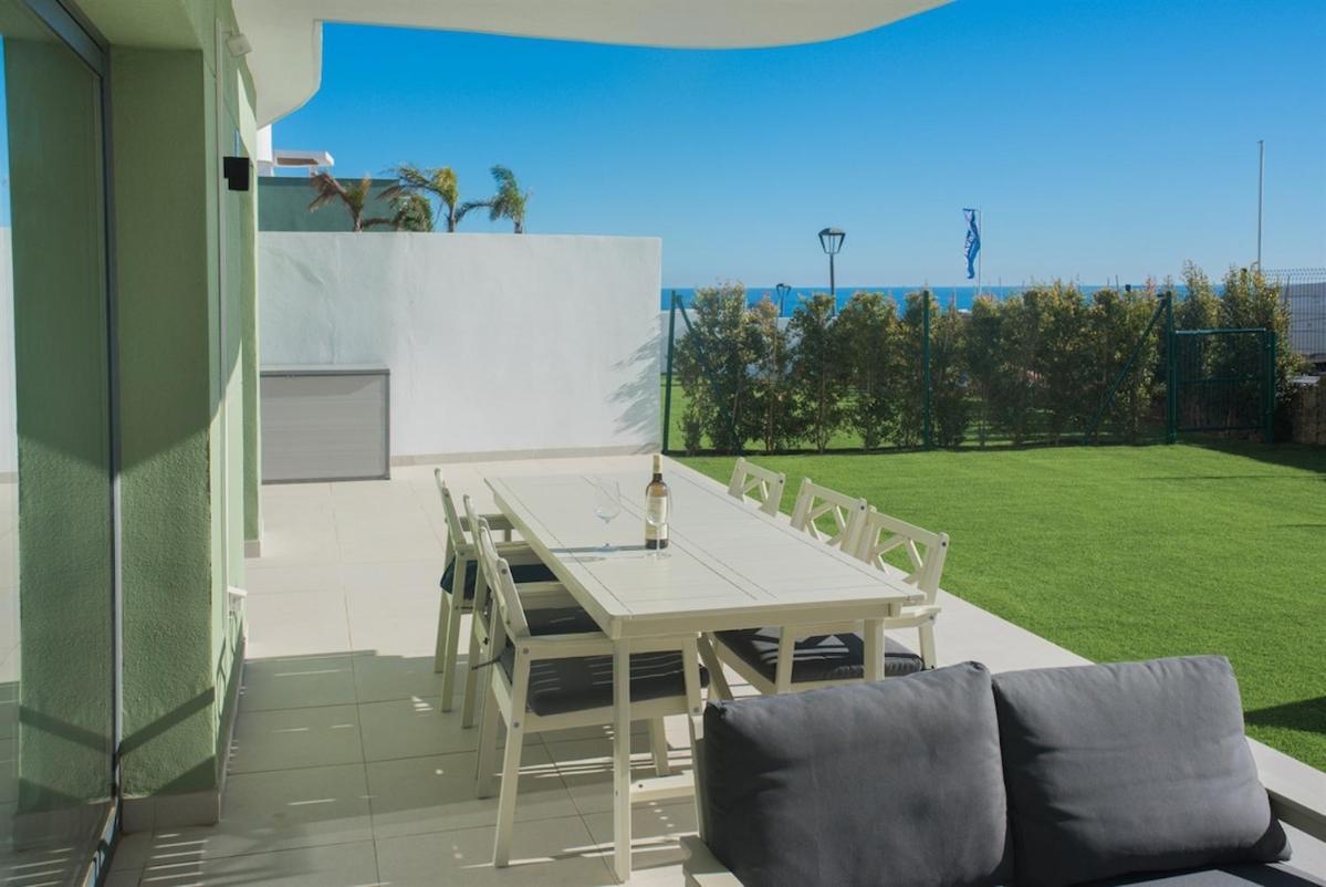 Garden With Spa, Outdoor Pool & Parking Apartament